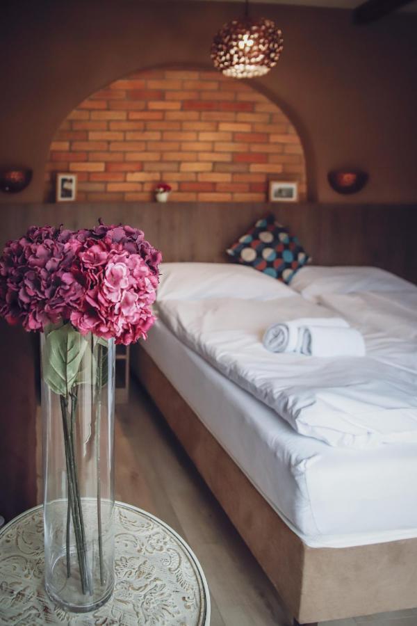 Dreko Panzio & Borbisztro Bed & Breakfast Gyorujbarat Bagian luar foto