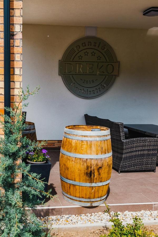 Dreko Panzio & Borbisztro Bed & Breakfast Gyorujbarat Bagian luar foto