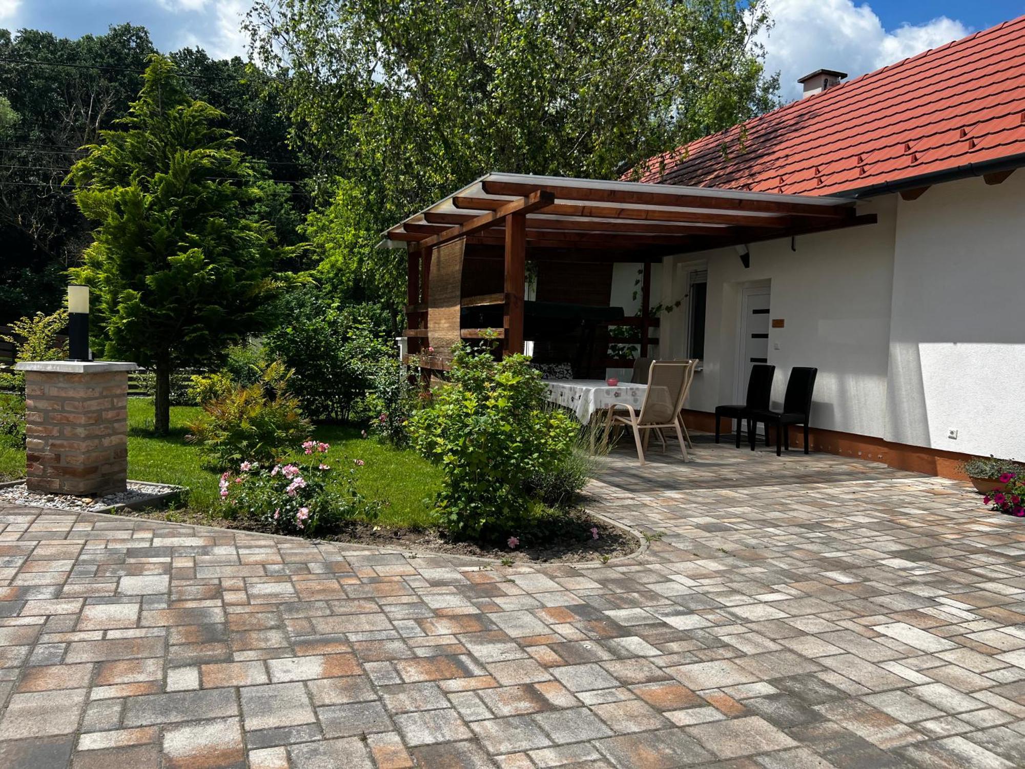 Dreko Panzio & Borbisztro Bed & Breakfast Gyorujbarat Bagian luar foto