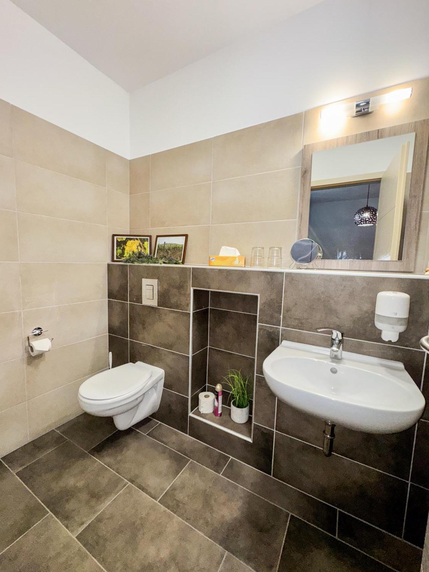Dreko Panzio & Borbisztro Bed & Breakfast Gyorujbarat Bagian luar foto