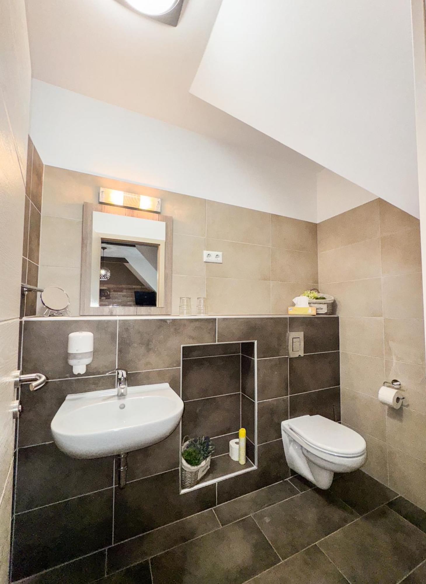 Dreko Panzio & Borbisztro Bed & Breakfast Gyorujbarat Bagian luar foto