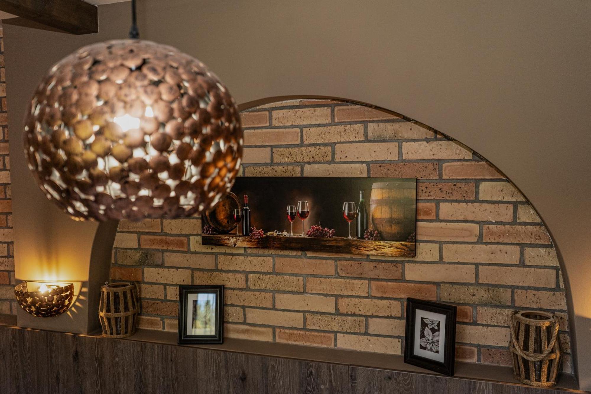 Dreko Panzio & Borbisztro Bed & Breakfast Gyorujbarat Bagian luar foto
