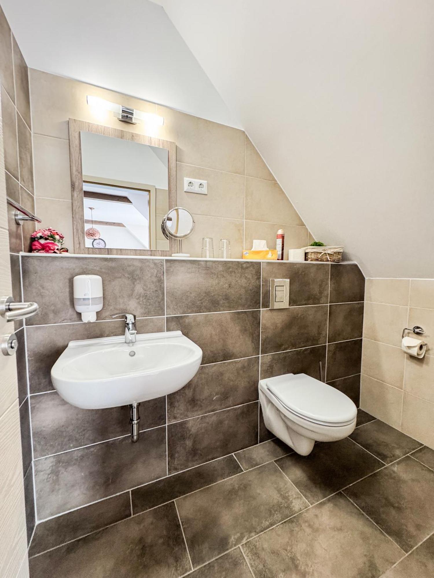 Dreko Panzio & Borbisztro Bed & Breakfast Gyorujbarat Bagian luar foto
