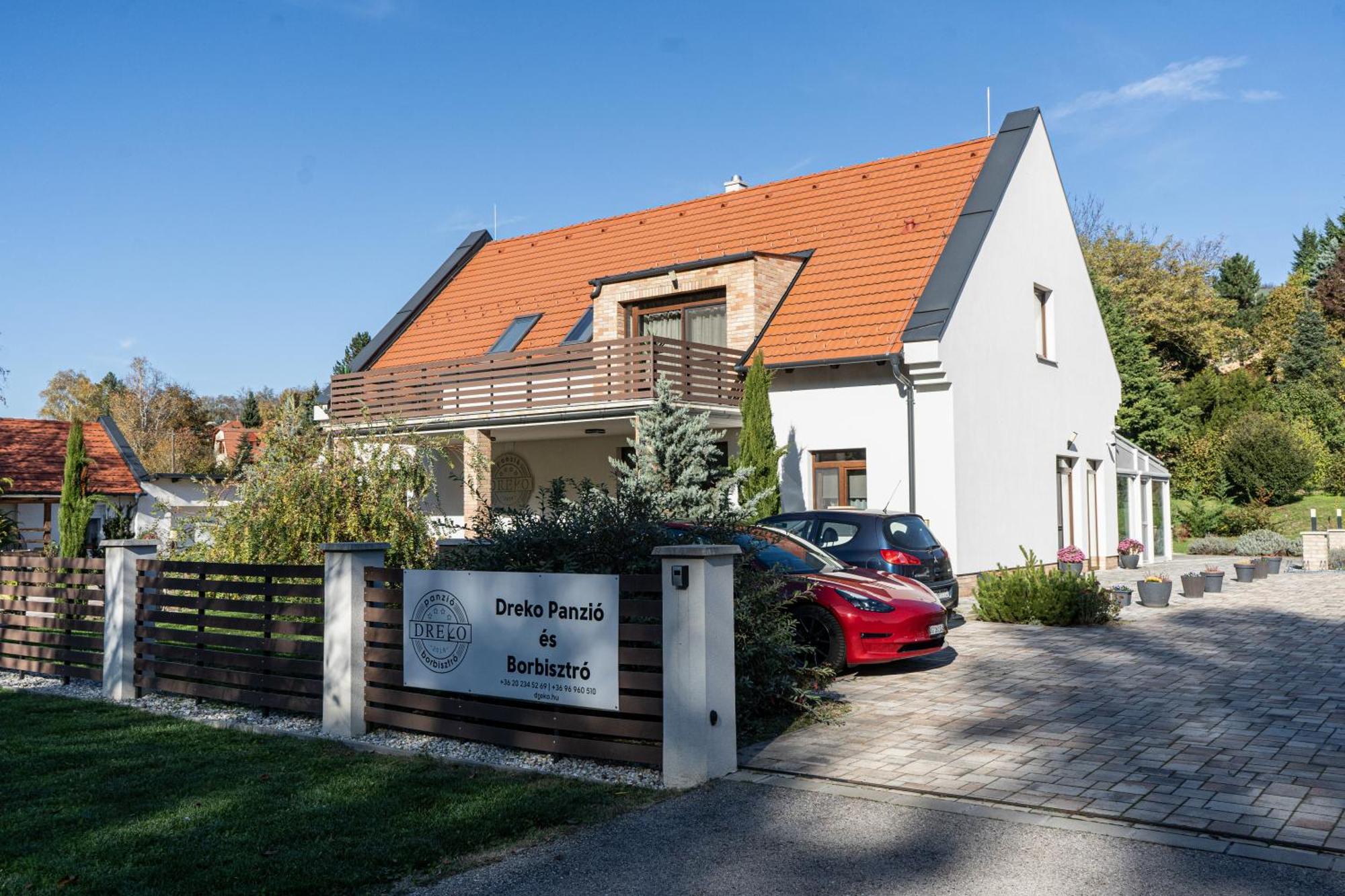 Dreko Panzio & Borbisztro Bed & Breakfast Gyorujbarat Bagian luar foto