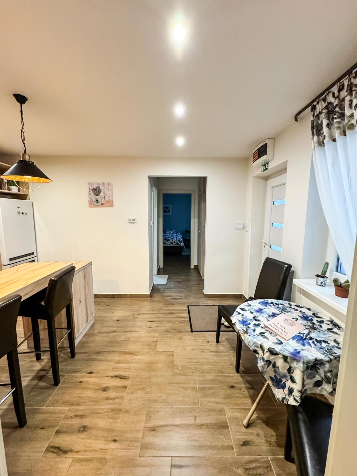 Dreko Panzio & Borbisztro Bed & Breakfast Gyorujbarat Bagian luar foto